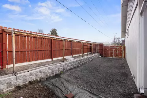 Exterior - 3002 Paramont St, Klamath Falls, OR 97603 photo 12 of 16