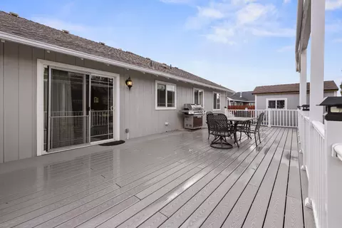 Exterior - 3002 Paramont St, Klamath Falls, OR 97603 photo 11 of 16