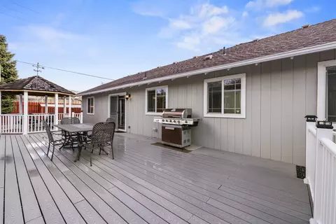 Exterior - 3002 Paramont St, Klamath Falls, OR 97603 photo 10 of 16