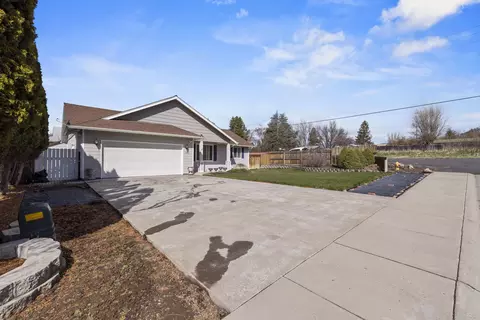 Exterior - 3002 Paramont St, Klamath Falls, OR 97603 photo 13 of 16