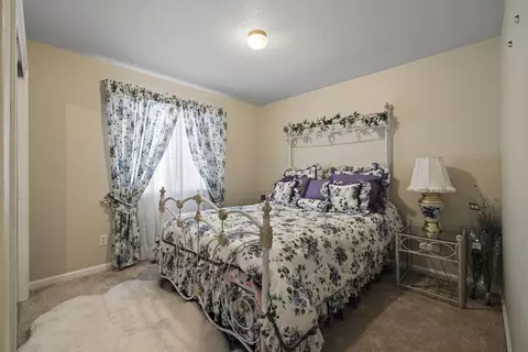 Bedroom - 3002 Paramont St, Klamath Falls, OR 97603 photo 1 of 5