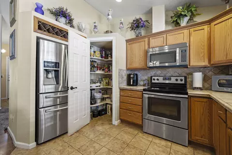 Kitchen - 3002 Paramont St, Klamath Falls, OR 97603 photo 4 of 4