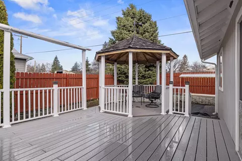 Exterior - 3002 Paramont St, Klamath Falls, OR 97603 photo 8 of 16