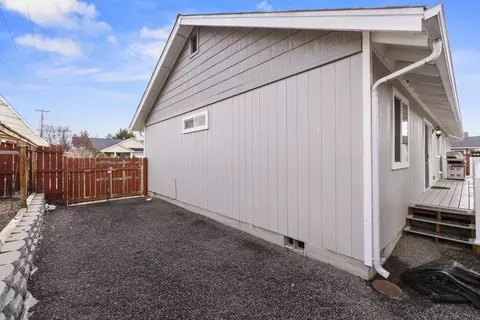 Exterior - 3002 Paramont St, Klamath Falls, OR 97603 photo 4 of 16