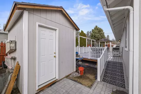 Exterior - 3002 Paramont St, Klamath Falls, OR 97603 photo 9 of 16