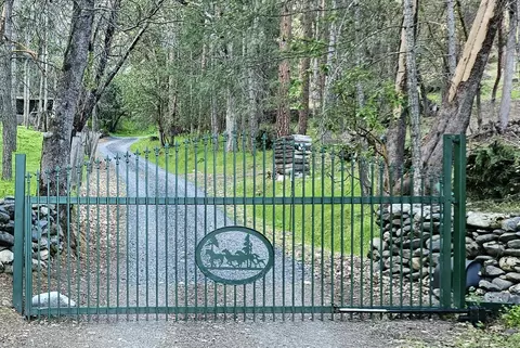 4606 W Griffin Creek Rd, Medford, OR 97501