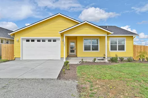 123 Gangnes Dr, Talent, OR 97540