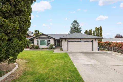 2852 Cedar Links Dr, Medford, OR 97504