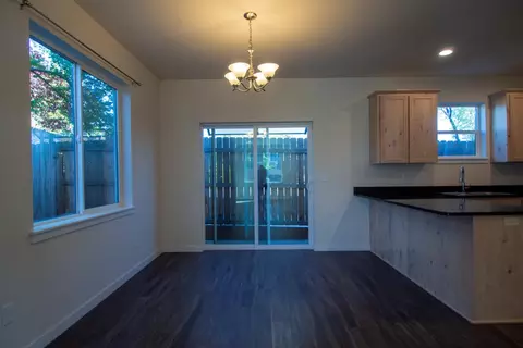 Dining - 400 Oak St, Phoenix, OR 97535 photo 1 of 1