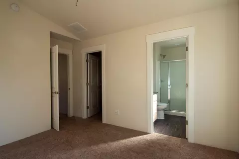 Bedroom - 400 Oak St, Phoenix, OR 97535 photo 5 of 5