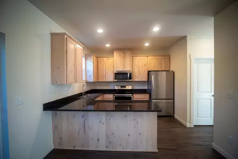 Kitchen - 400 Oak St, Phoenix, OR 97535 photo 1 of 1