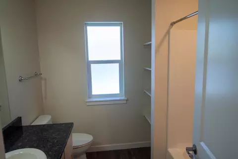 Bath - 400 Oak St, Phoenix, OR 97535 photo 1 of 2