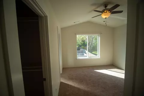 Bedroom - 400 Oak St, Phoenix, OR 97535 photo 4 of 5
