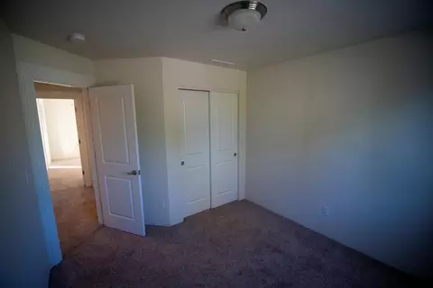 Bedroom - 400 Oak St, Phoenix, OR 97535 photo 2 of 5