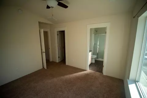 Bedroom - 400 Oak St, Phoenix, OR 97535 photo 3 of 5