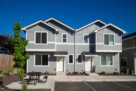 400 Oak St, Phoenix, OR 97535