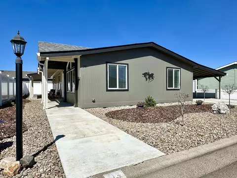 333 Mountain View Dr #93, Talent, OR 97540