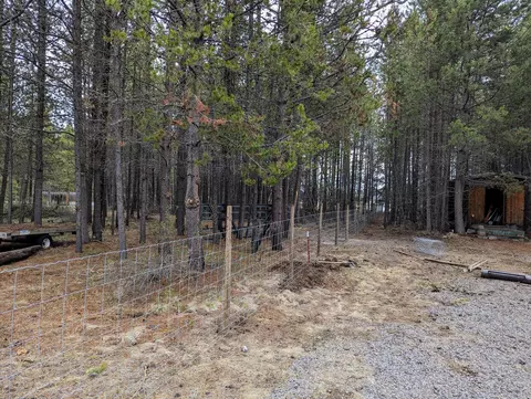 53747 Bridge Dr, La Pine, OR 97739 photo 4
