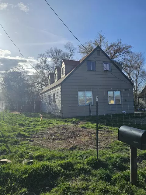348 SE 9th St, Madras, OR 97741