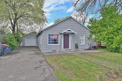 1015 Niantic St, Medford, OR 97501