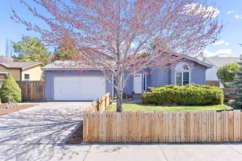 3160 NE Weeping Willow Dr, Bend, OR 97701