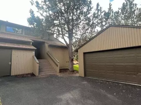 6960 Robin Ct #FV22E, Redmond, OR 97756