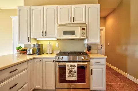Kitchen - 23977 Rickard Rd, Bend, OR 97702 photo 2 of 5
