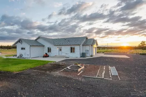 Exterior - 23977 Rickard Rd, Bend, OR 97702 photo 16 of 17