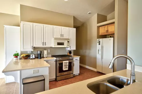 Kitchen - 23977 Rickard Rd, Bend, OR 97702 photo 3 of 5