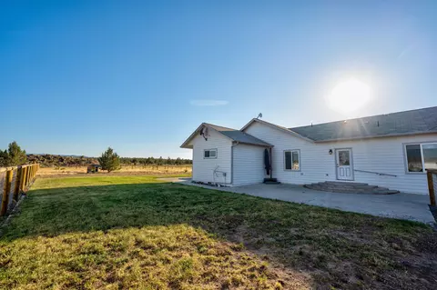 Exterior - 23977 Rickard Rd, Bend, OR 97702 photo 8 of 17