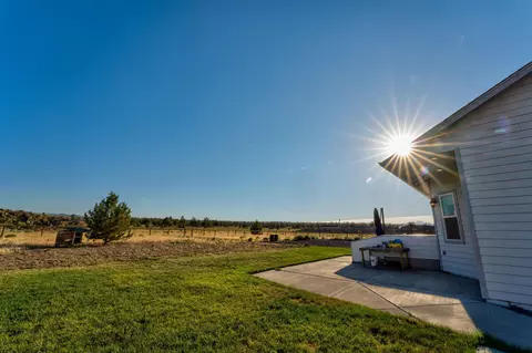Exterior - 23977 Rickard Rd, Bend, OR 97702 photo 5 of 17