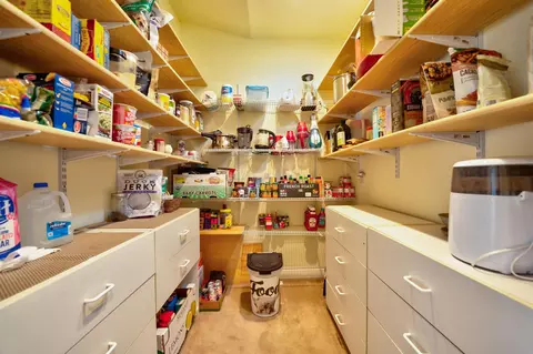 Kitchen - 23977 Rickard Rd, Bend, OR 97702 photo 4 of 5