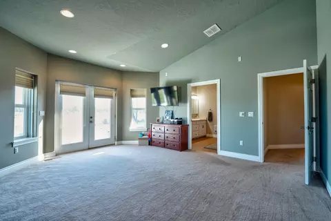 Bedroom - 23977 Rickard Rd, Bend, OR 97702 photo 3 of 7