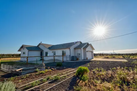 Exterior - 23977 Rickard Rd, Bend, OR 97702 photo 9 of 17
