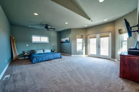 Bedroom - 23977 Rickard Rd, Bend, OR 97702 photo 1 of 7