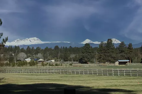60559 Tekampe Rd, Bend, OR 97702 photo 1