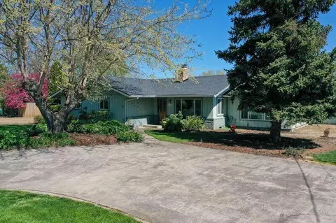 2095 S Peach St, Medford, OR 97501