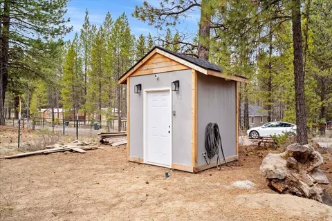 16319 Black Tail Ln, Bend, OR 97707 photo 6