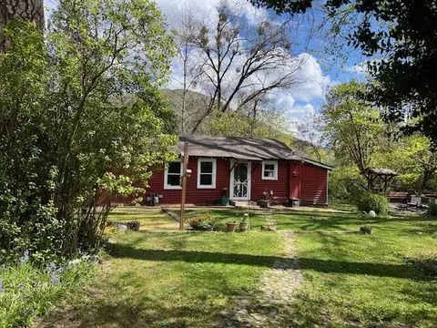 208 Madrone St, Rogue River, OR 97537