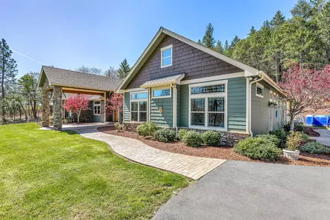 1321 Falcon Crest Ln, Merlin, OR 97532