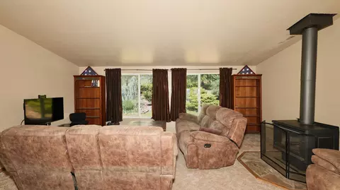 222 Buckingham Cir, Eagle Point, OR 97524 photo 4