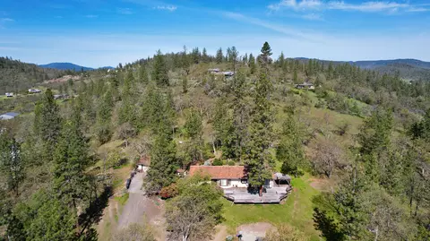 222 Buckingham Cir, Eagle Point, OR 97524 photo 2