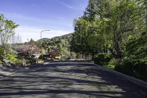 79 Monterey Dr, Medford, OR 97504