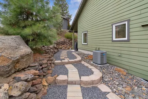 Exterior - 43 NE 14th St, Bend, OR 97701 photo 10 of 10