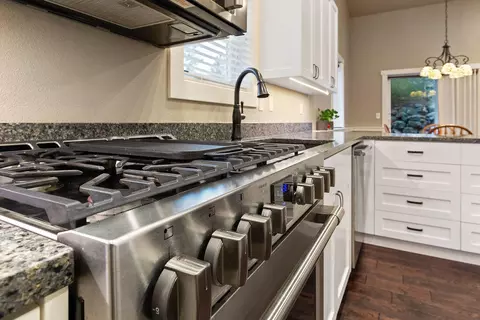 Kitchen - 43 NE 14th St, Bend, OR 97701 photo 3 of 6
