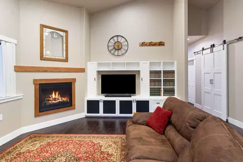 Living - 43 NE 14th St, Bend, OR 97701 photo 1 of 3