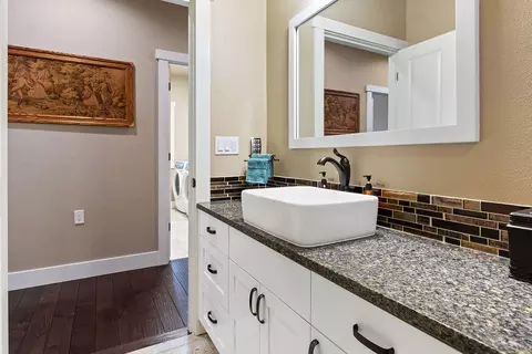 Bath - 43 NE 14th St, Bend, OR 97701 photo 3 of 7