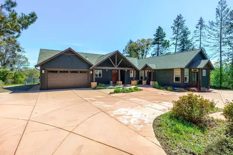 3220 Westover Blvd, Central Point, OR 97502