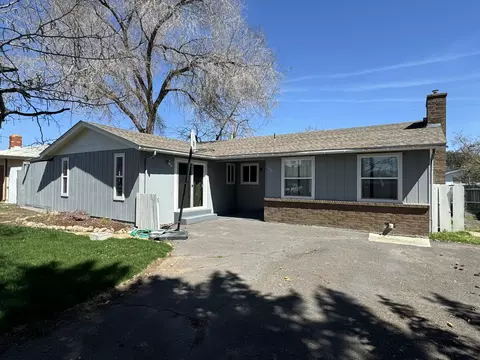 1021 Applewood St, Klamath Falls, OR 97603