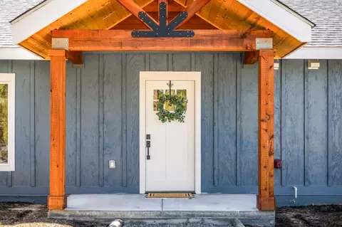 Entry Way - 1728 Rector Dr, La Pine, OR 97739 photo 1 of 3
